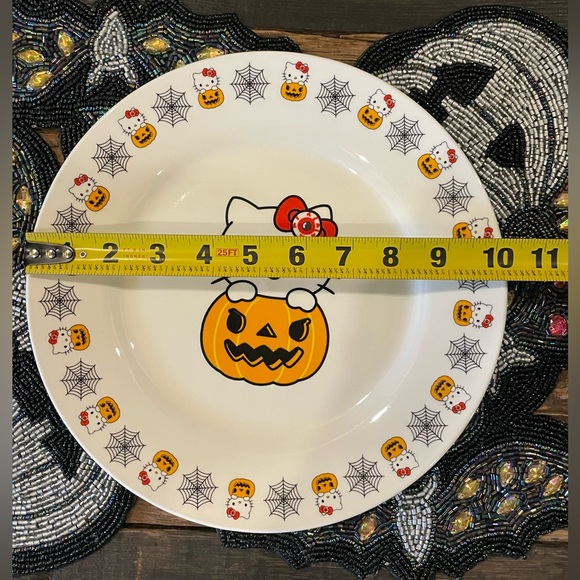 HELLO KITTY SANRIO NWOT Halloween Spiderwebs Hello Kitty In Jack-O-Lantern Plate - Picture 6 of 8